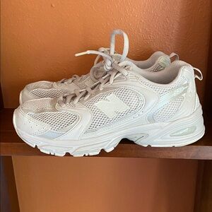 NB cream and white color men size 6.5, women size 8